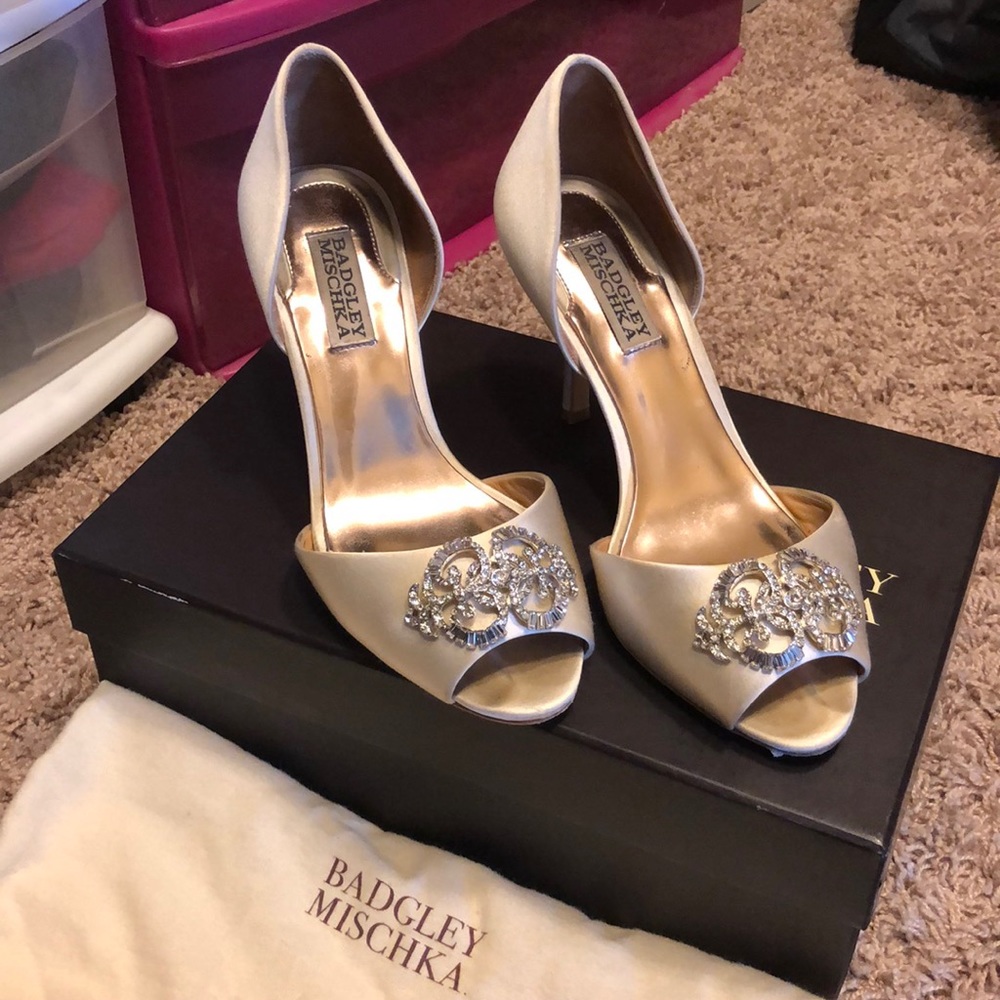 Badgley Mischka Salsa Satin Pump